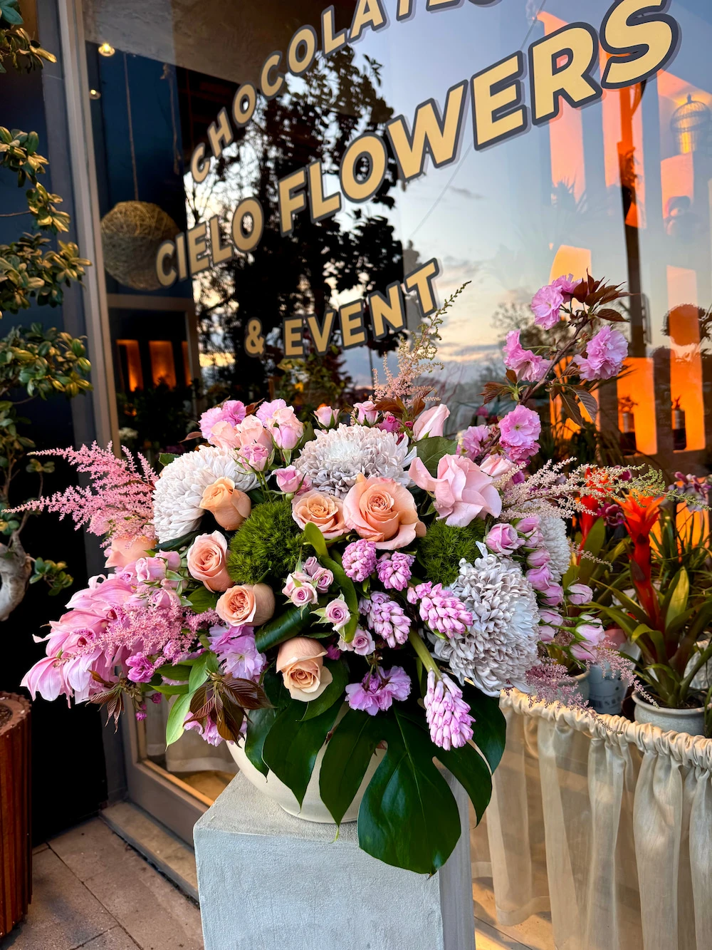 Seramik kapta Anastasia ile  hazırlanmış dev aranjman